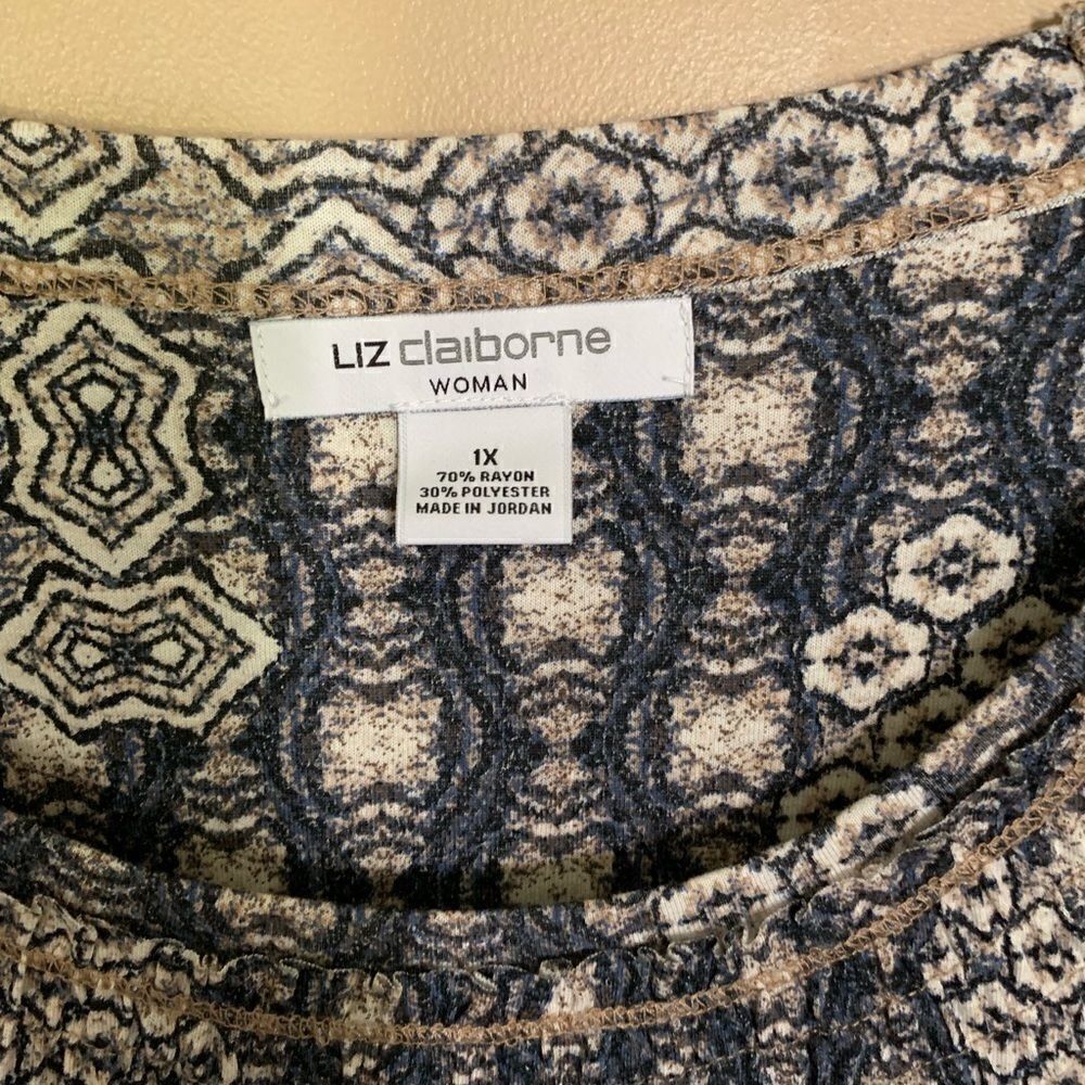 blouse - Picture 2 of 3